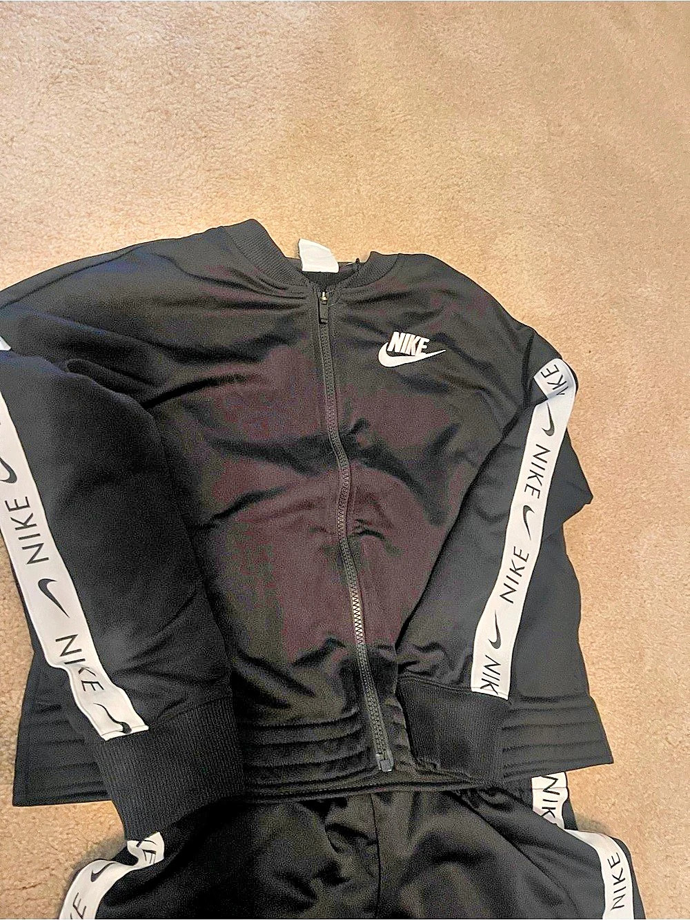 Girls Large Nike Repeat Tape Tracksuit Set Black